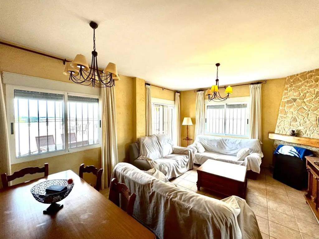 Casa de 150 m² en Jacarilla