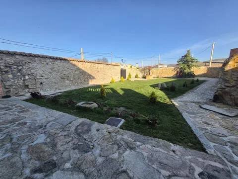 Casa de 140 m² en Gemuño