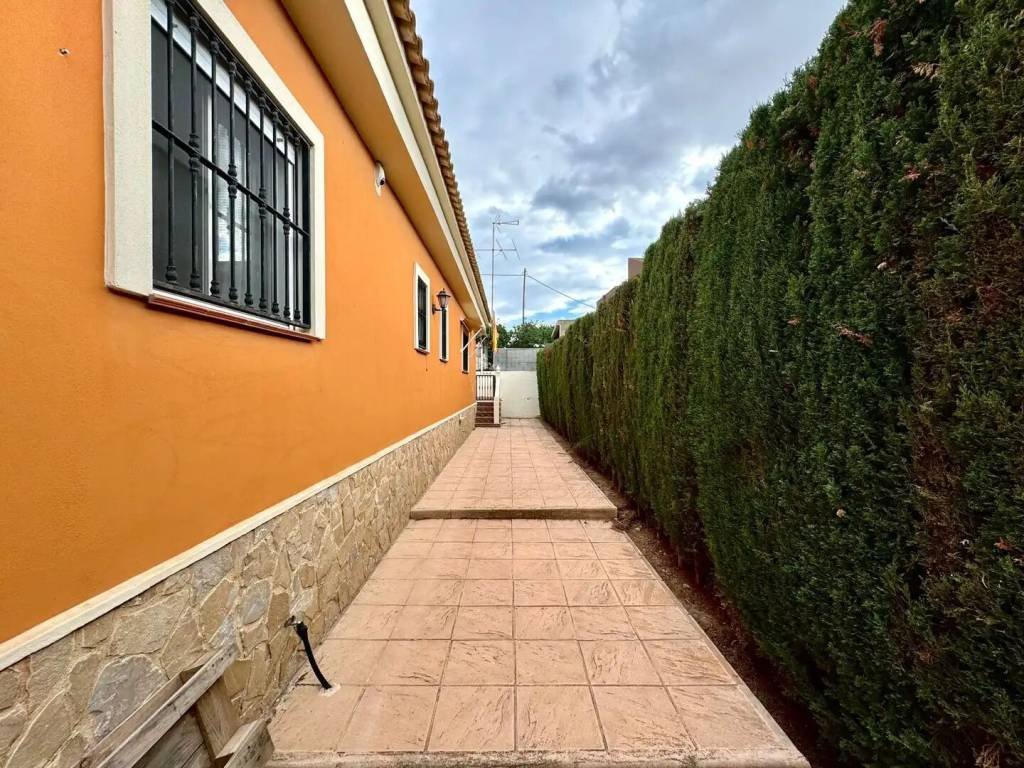 Casa de 150 m² en Jacarilla