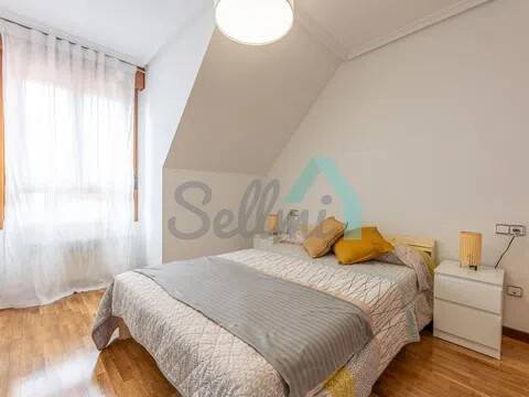 Piso de 80 m² en Oviedo
