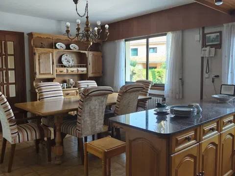 Casa de 280 m² en Oleiros