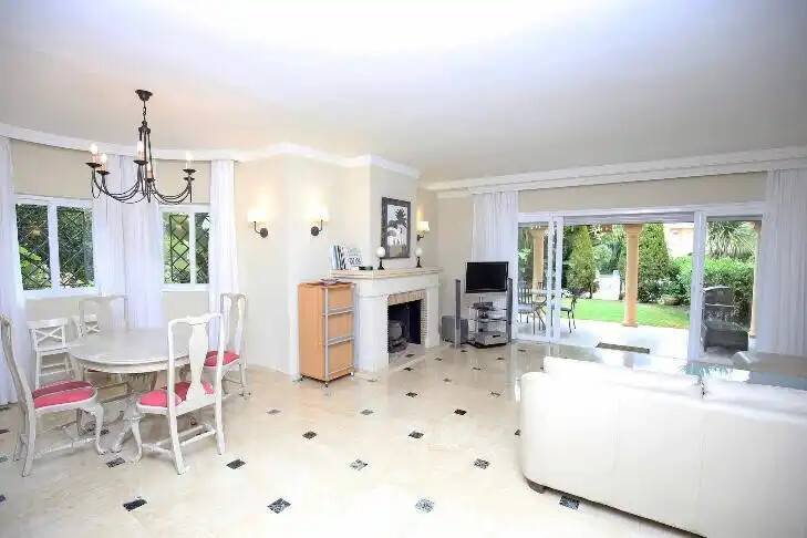 Casa de 180 m² en Estepona