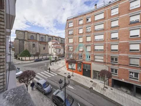 Piso de 85 m² en Oviedo