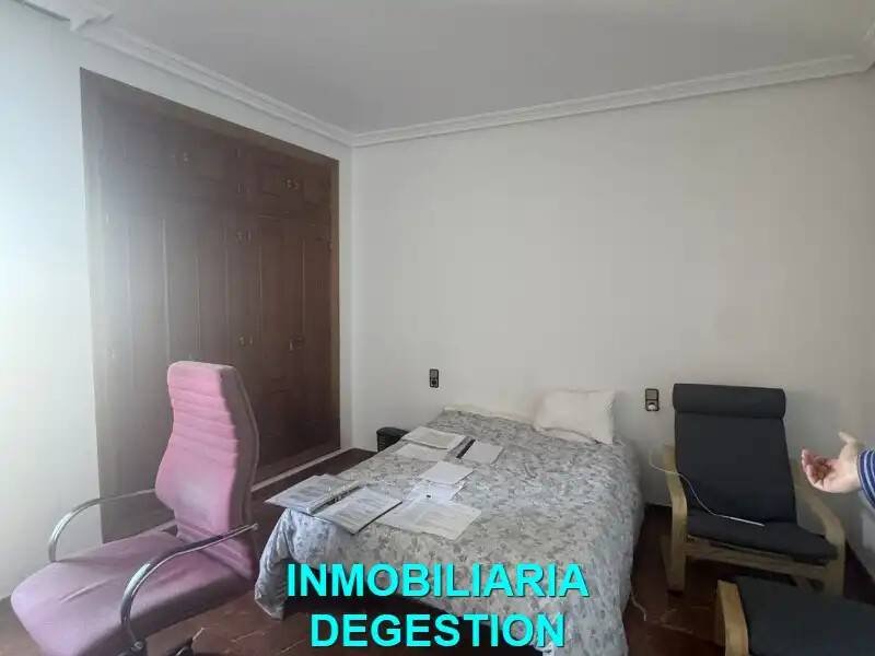 Piso de 190 m² en Linares