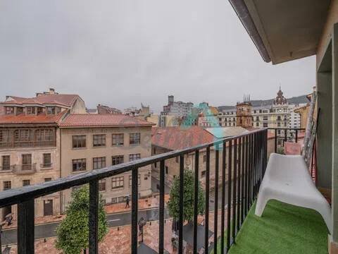 Piso de 83 m² en Oviedo