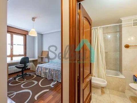 Piso de 100 m² en Oviedo