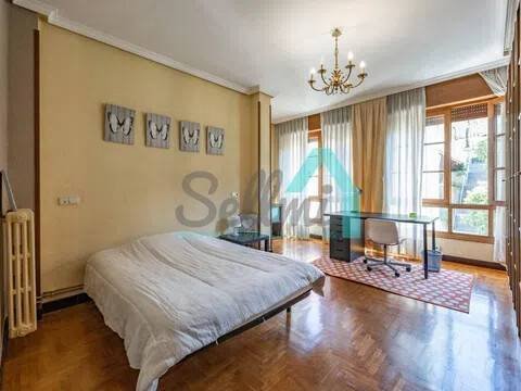 Piso de 146 m² en Oviedo