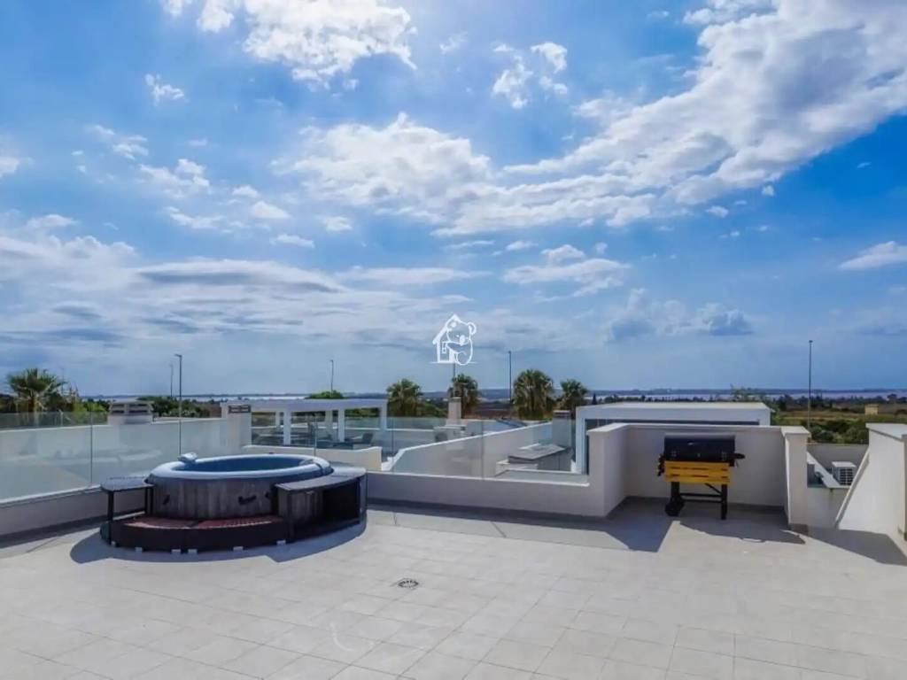 Casa de 400 m² en Los Montesinos