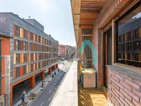 Piso de 131 m² en Oviedo