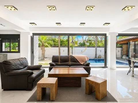 Casa de 350 m² en Castelldefels