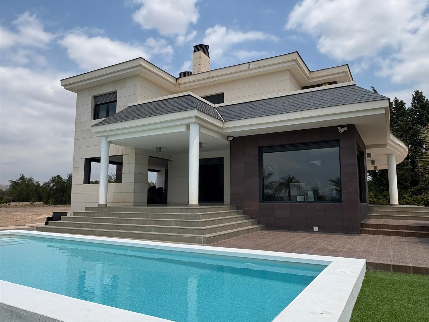 Casa de 318 m² en Elda