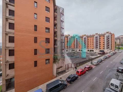 Piso de 90 m² en Oviedo