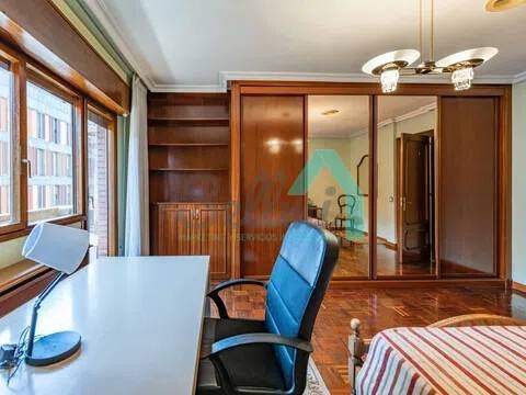 Piso de 131 m² en Oviedo