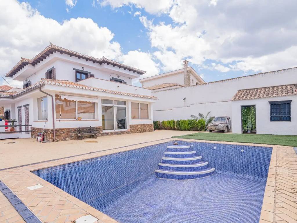 Casa de 350 m² en Las Gabias