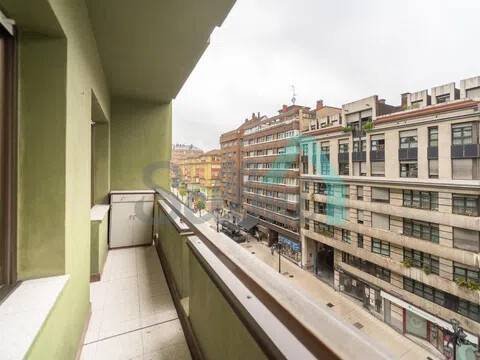 Piso de 107 m² en Oviedo