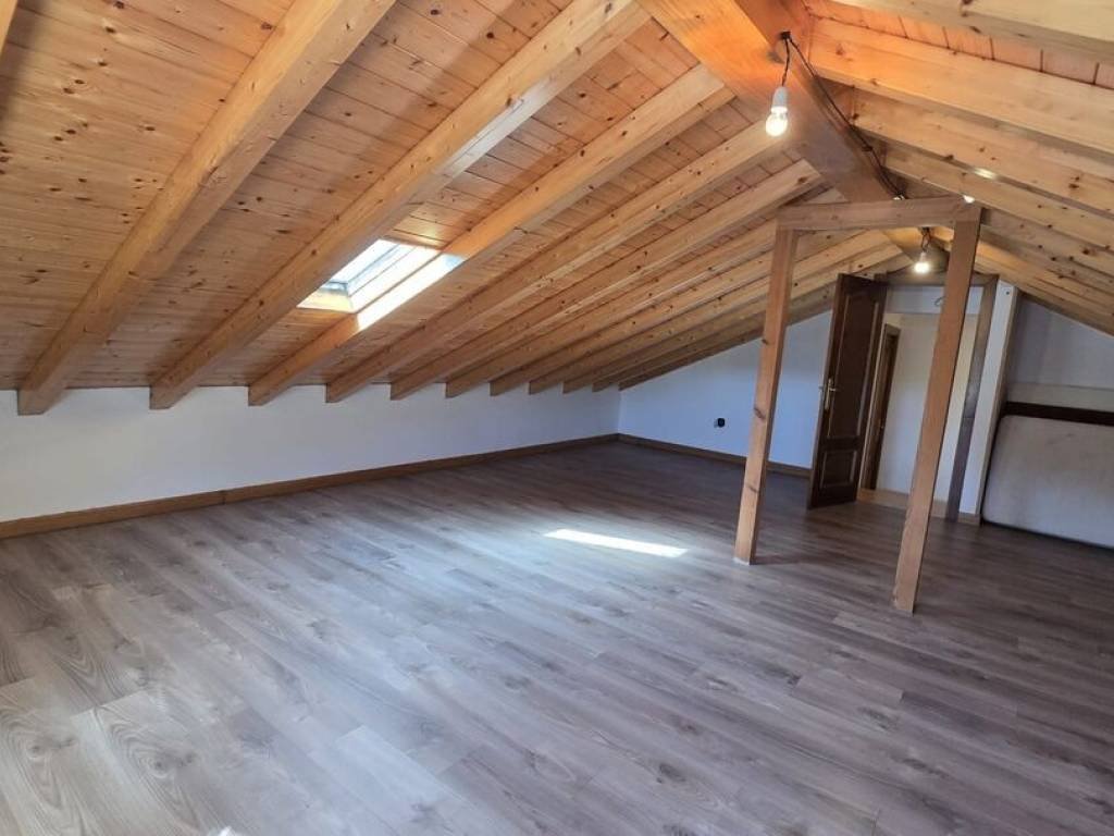 Casa de 180 m² en Teo