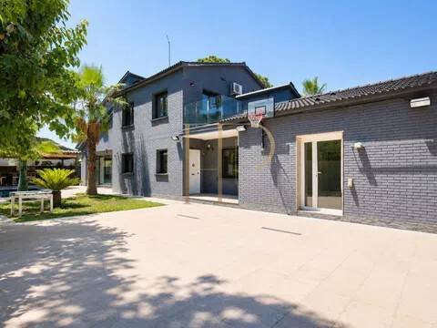 Casa de 350 m² en Castelldefels