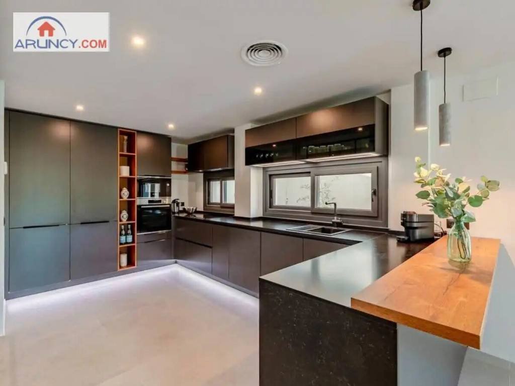 Casa de 322 m² en Mairena del Aljarafe