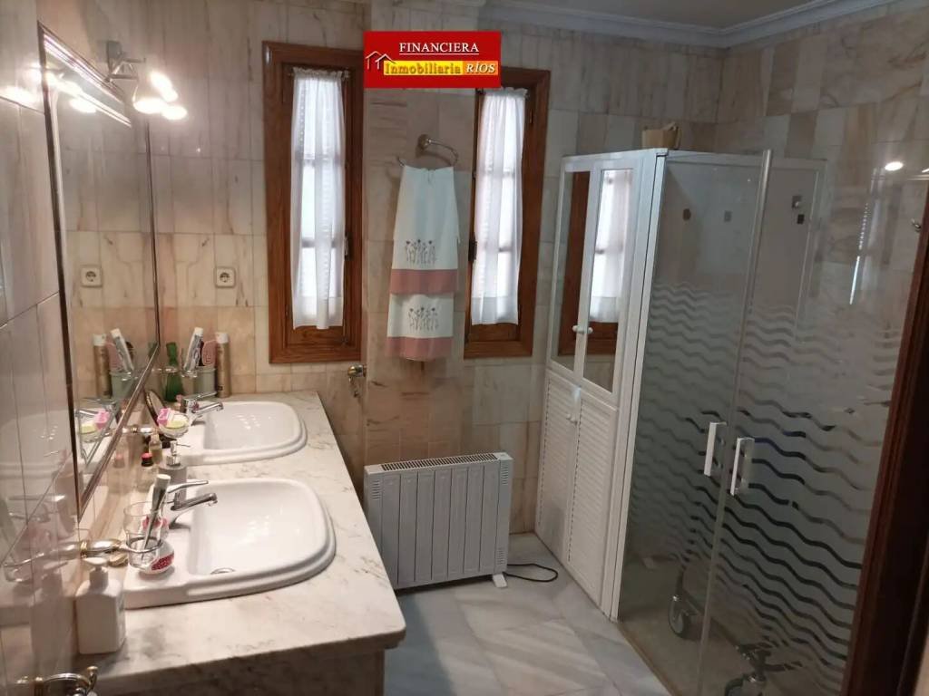 Casa de 350 m² en Alcalá de Guadaíra