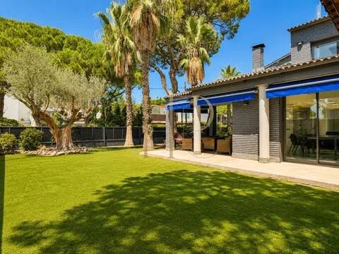 Casa de 350 m² en Castelldefels
