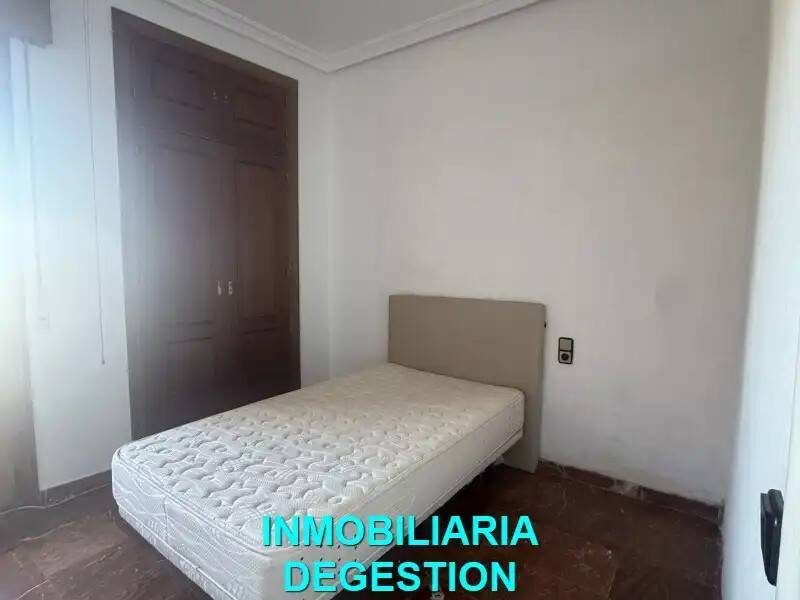 Piso de 190 m² en Linares