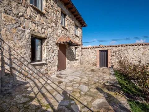 Casa de 169 m² en Gemuño