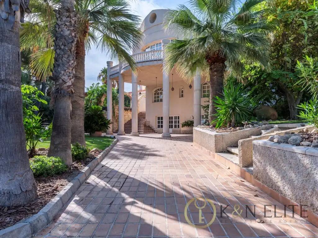 Casa de 1290 m² en Alicante