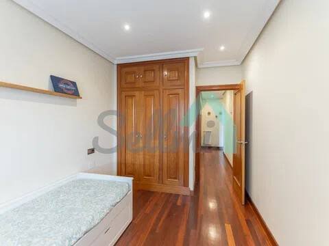 Piso de 112 m² en Oviedo
