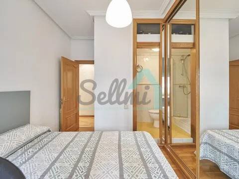 Piso de 106 m² en Oviedo