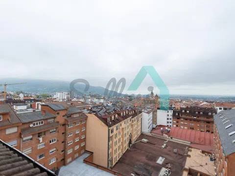 Piso de 140 m² en Oviedo
