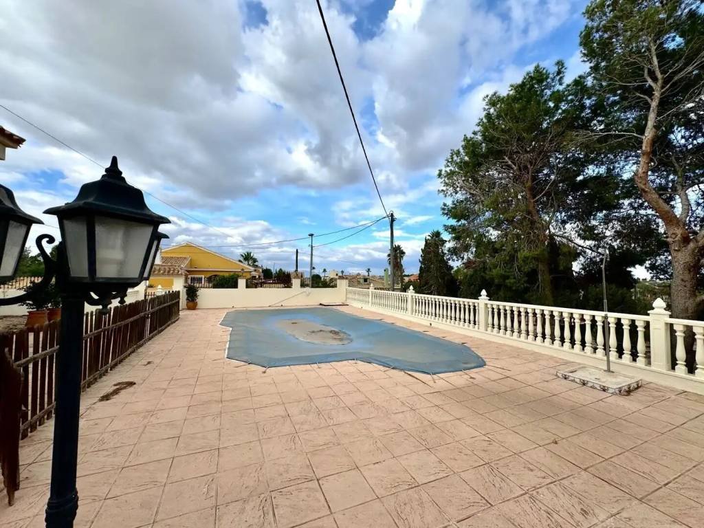 Casa de 150 m² en Jacarilla