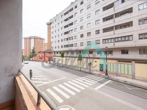 Piso de 130 m² en Oviedo