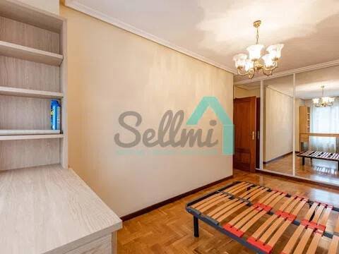 Piso de 55 m² en Oviedo
