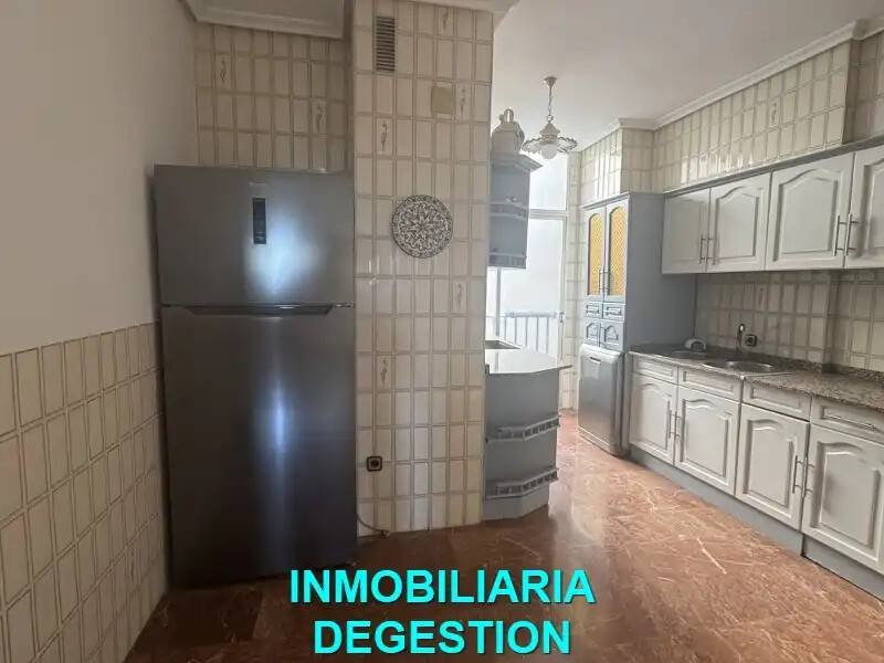Piso de 190 m² en Linares