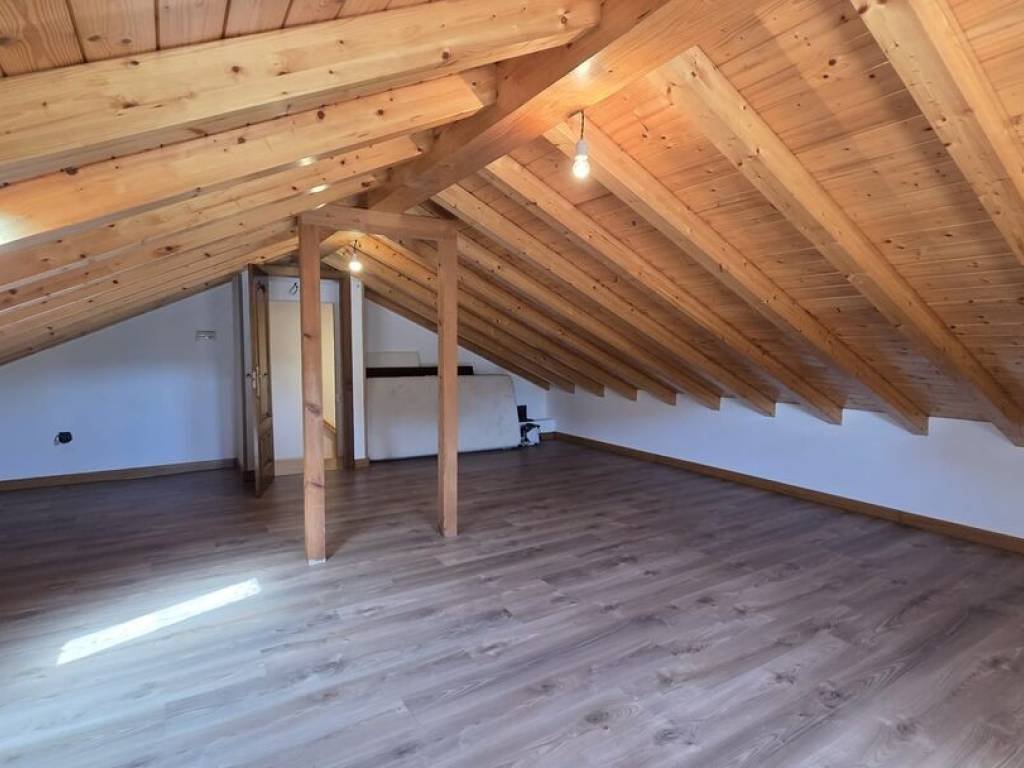 Casa de 180 m² en Teo