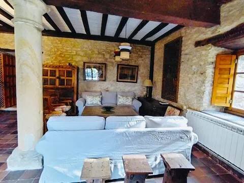 Casa de 213 m² en Espinosa de los Monteros