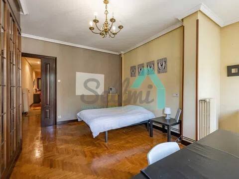 Piso de 146 m² en Oviedo
