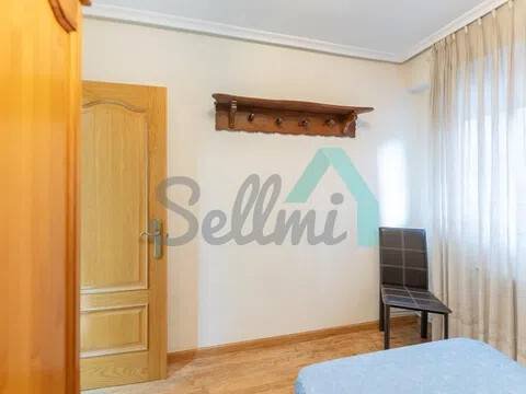 Piso de 80 m² en Oviedo