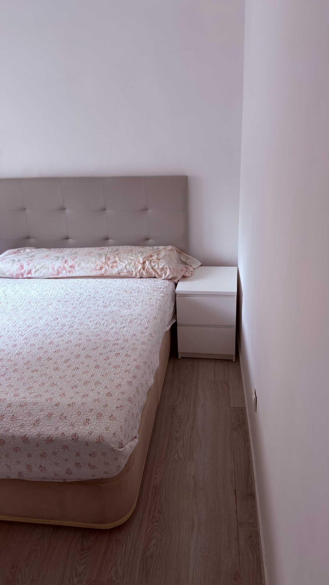 Habitació de lloguer, Parla