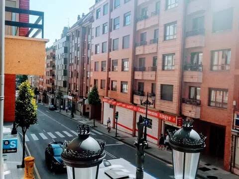 Piso de 100 m² en Oviedo