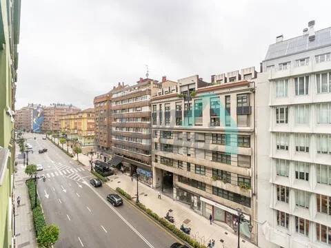 Piso de 107 m² en Oviedo