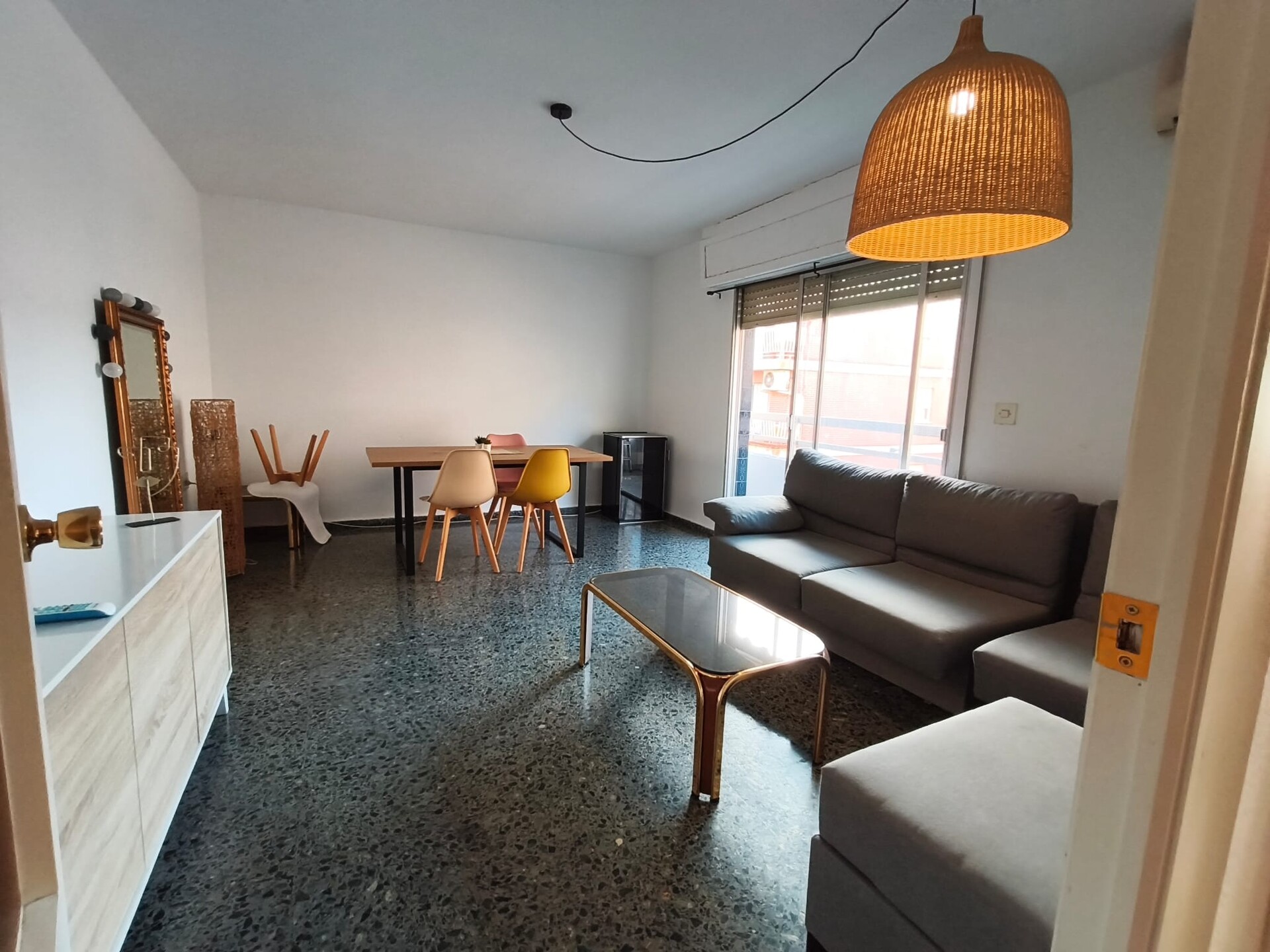 Habitació de lloguer, Burjassot