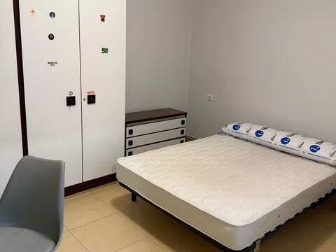 Habitación 140 m², Lérida