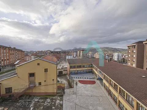 Piso de 132 m² en Oviedo