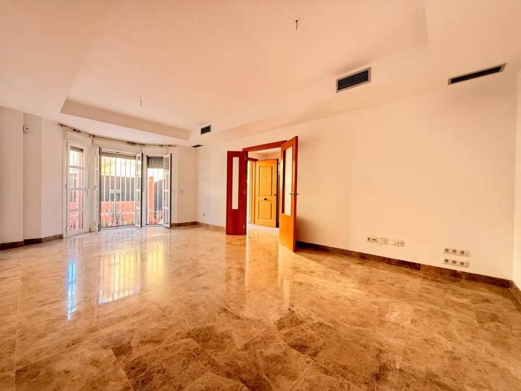 Casa de 151 m² a Tomares