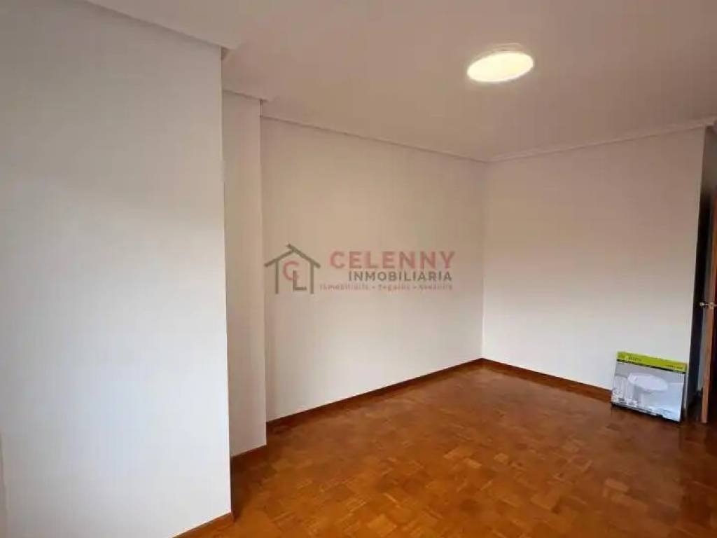Piso de 90 m² en Ourense