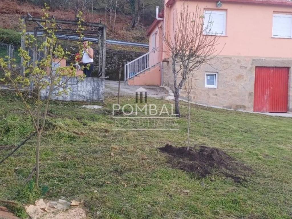 Casa de 97 m² en Parada de Sil