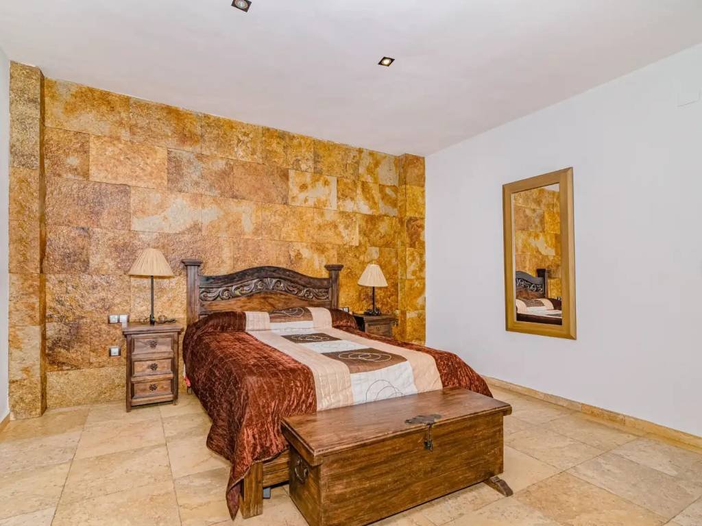 Casa de 350 m² en Las Gabias