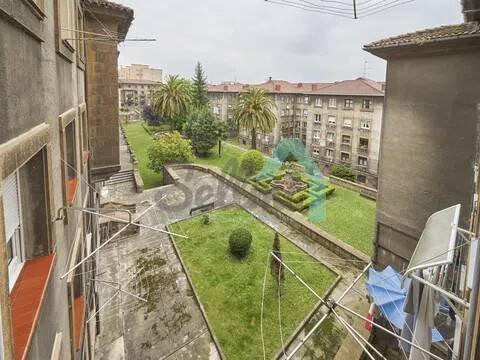 Piso de 106 m² en Oviedo