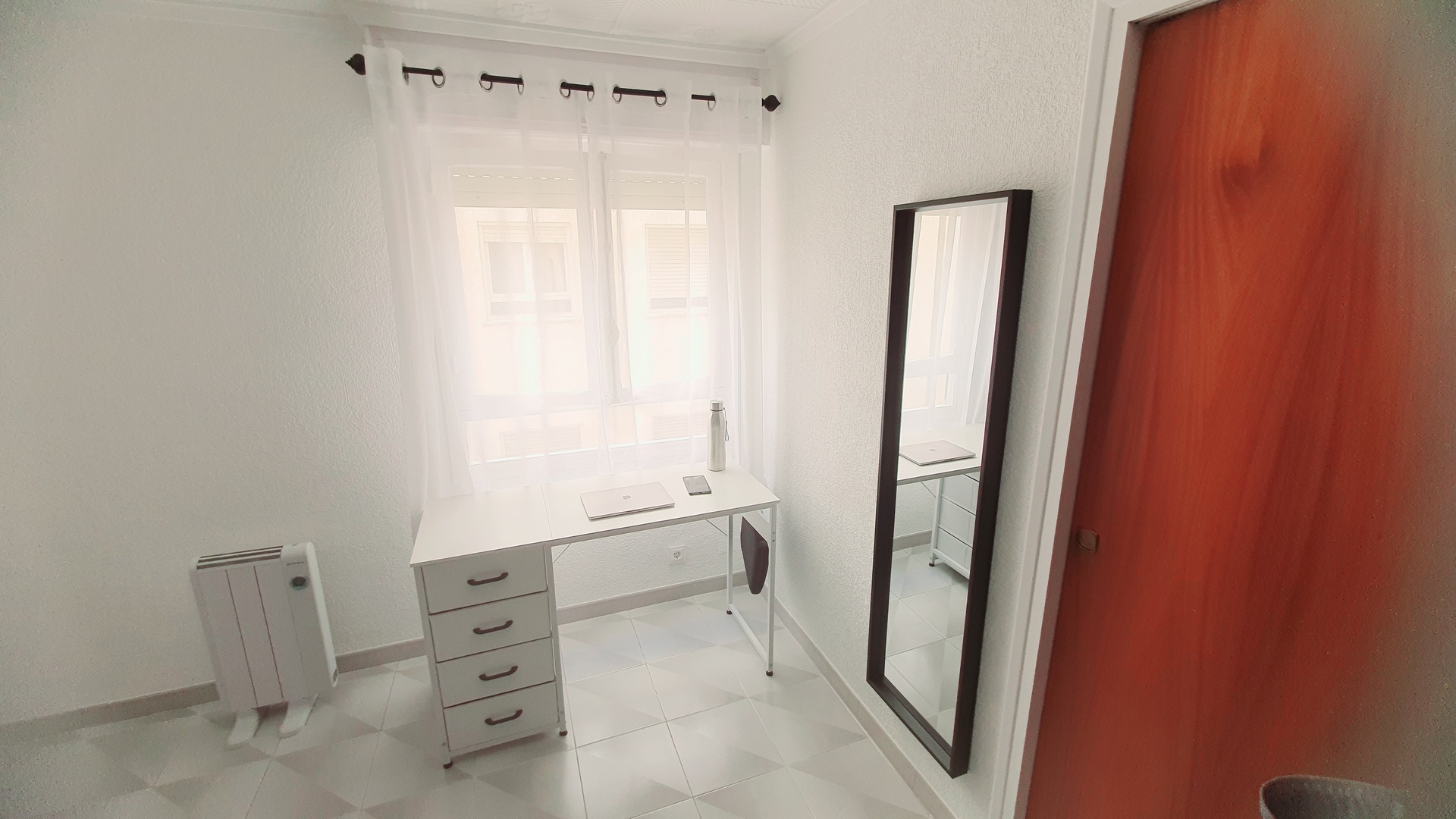 Habitació de lloguer, Oriola